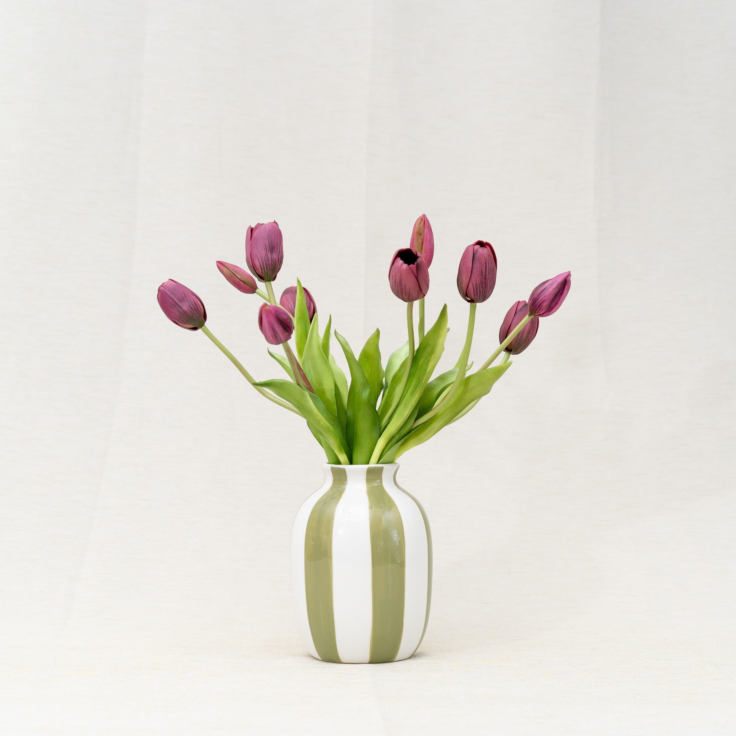Bouquet de tulipes violet prune